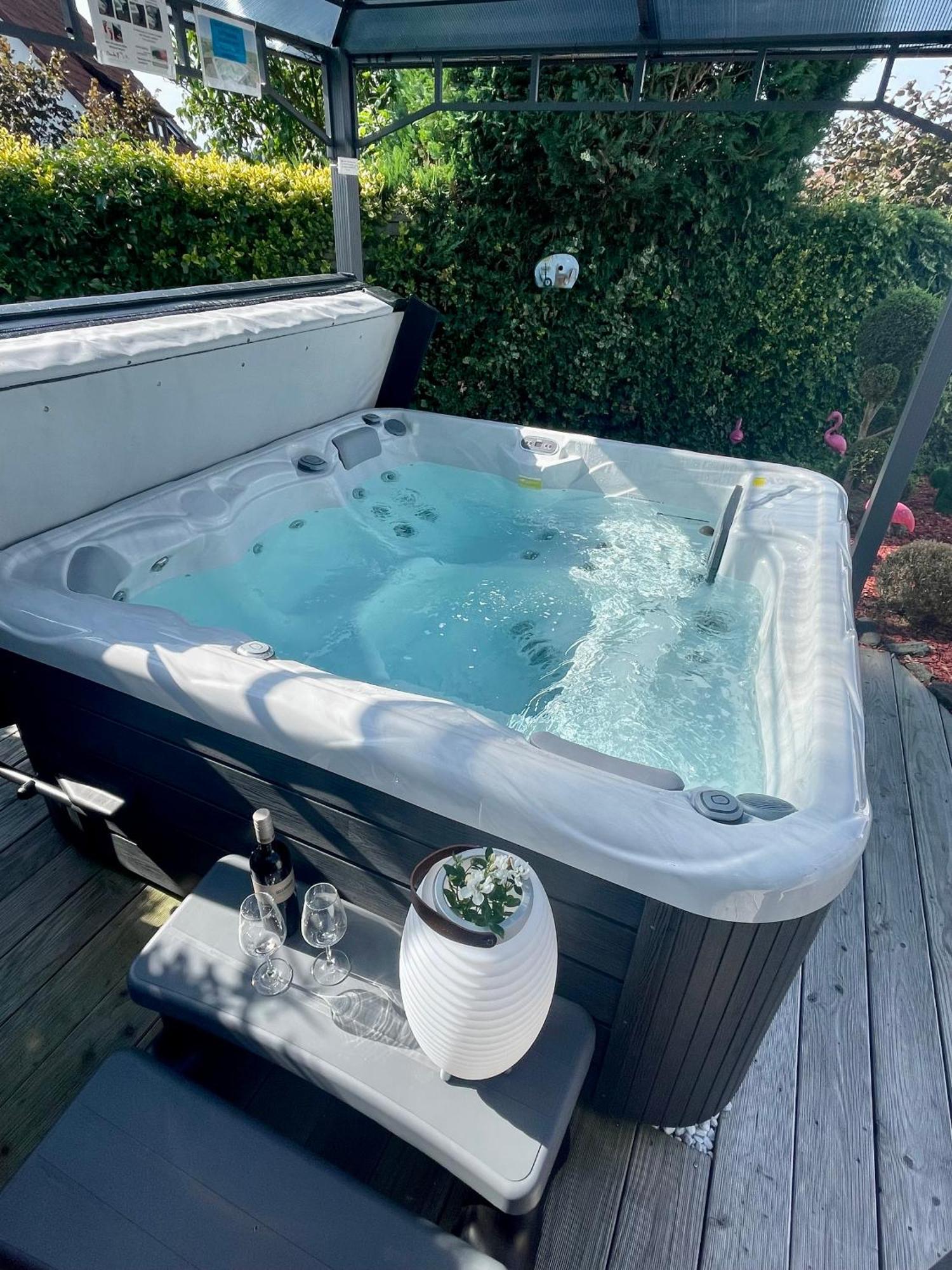 Ferienwohnung Schlossblick - 4 Sterne Sauna Pool Whirlpool Exklusiv Braunfels Exterior foto