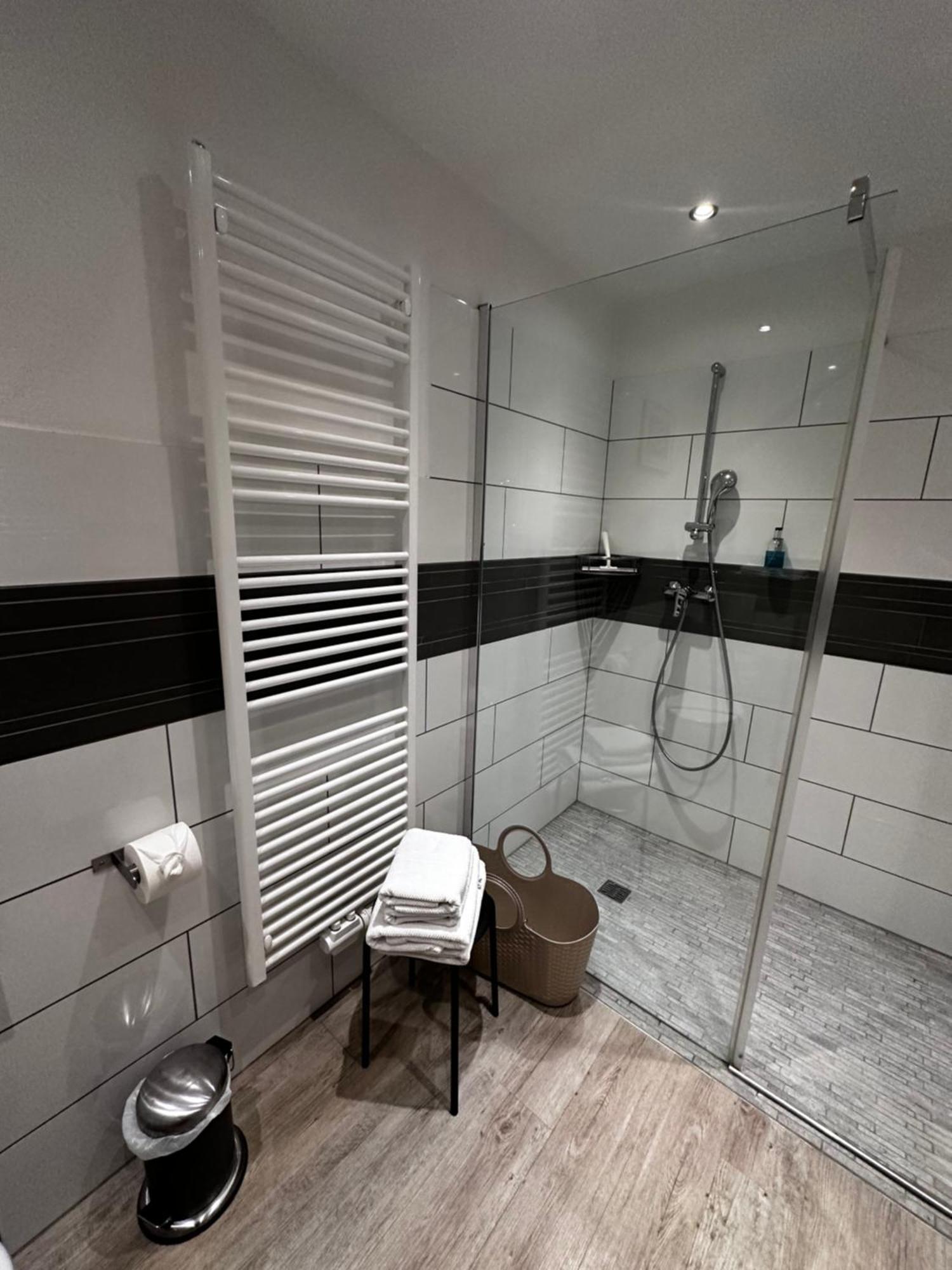 Ferienwohnung Schlossblick - 4 Sterne Sauna Pool Whirlpool Exklusiv Braunfels Exterior foto